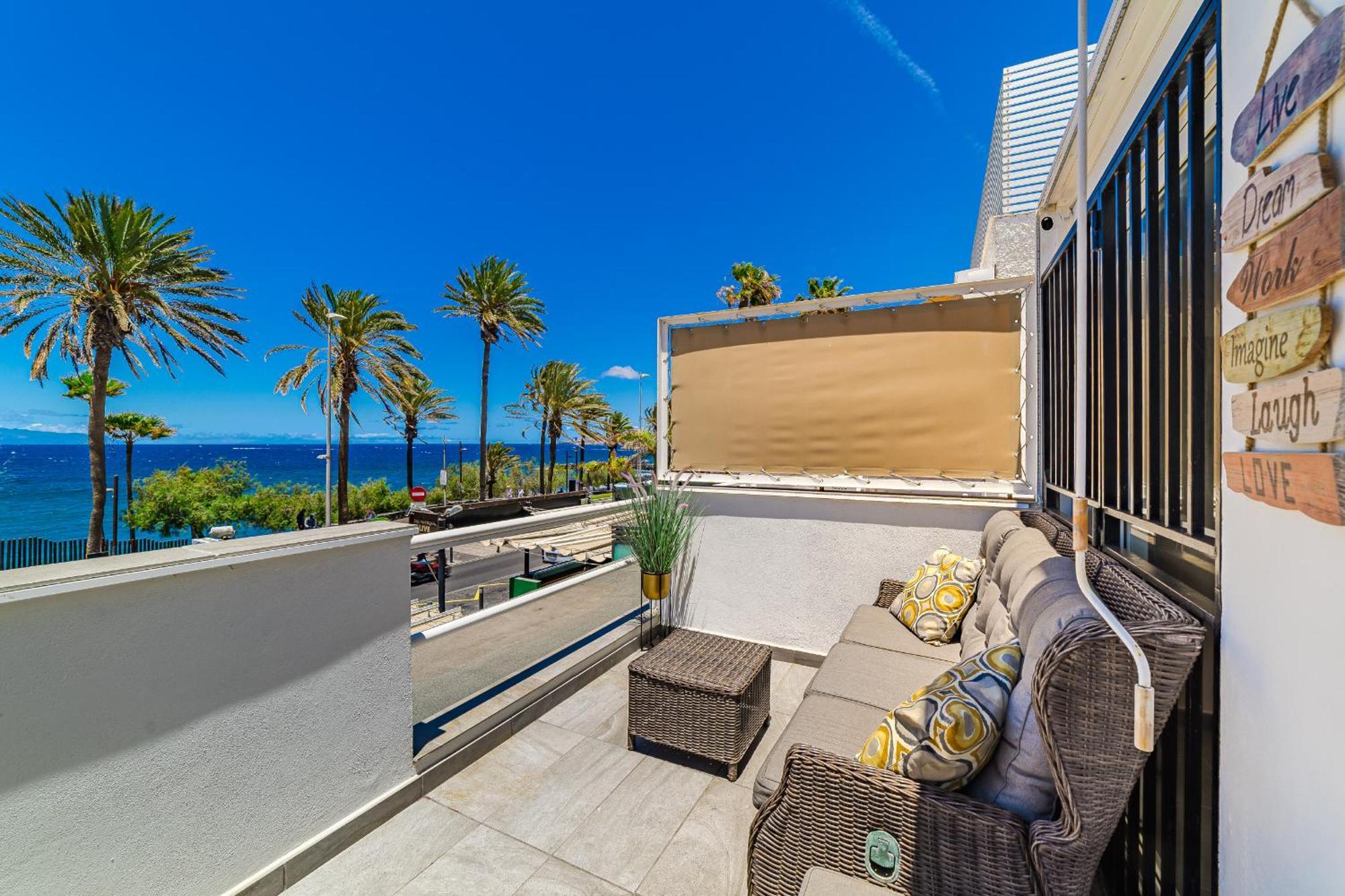 Front Of A Beach Aircon Las Americas Costa Adeje بلايا ذي لاس أميريكاس المظهر الخارجي الصورة